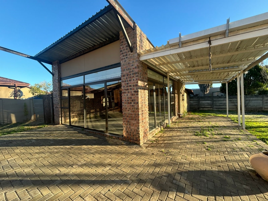 To Let 3 Bedroom Property for Rent in Wilgehof Free State